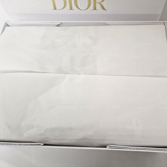 Dior White Gift Box and Tissue Paper Set with Gold Logo NWOT - Picture 4 of 6
